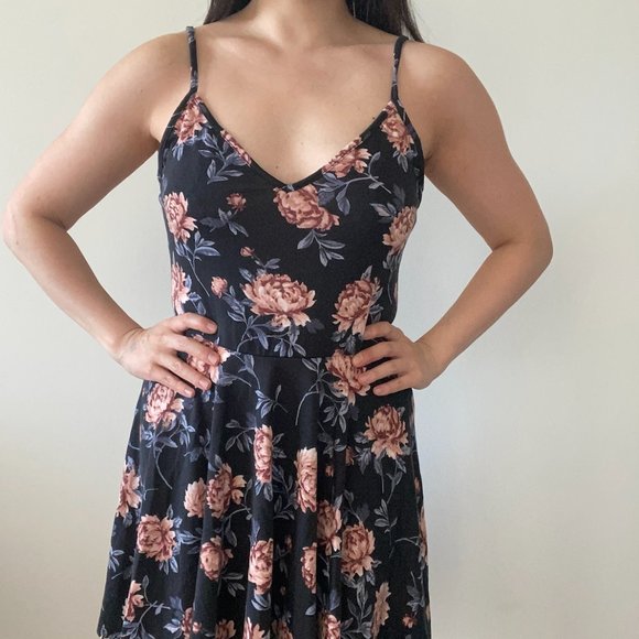 [NWT] Floral Dress - Picture 3 of 7